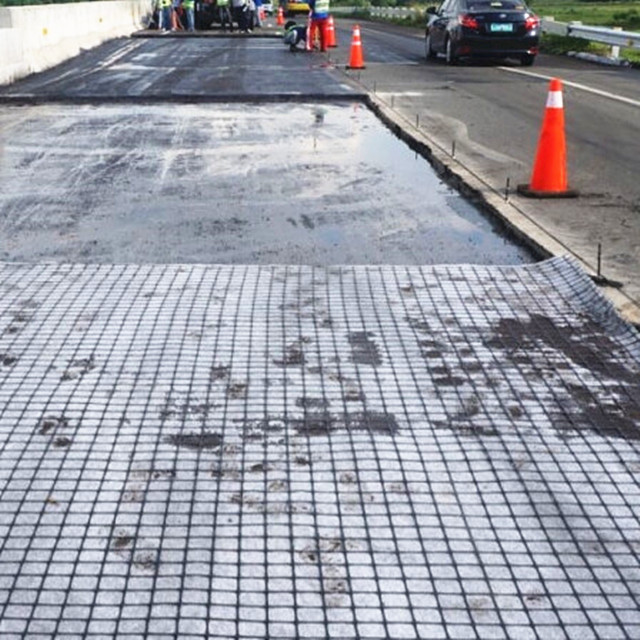 HDPE Geocell is Used in Outdoor Construction in Winter.jpg HDPE Geocell is Used in Outdoor Construction in Winter.jpg