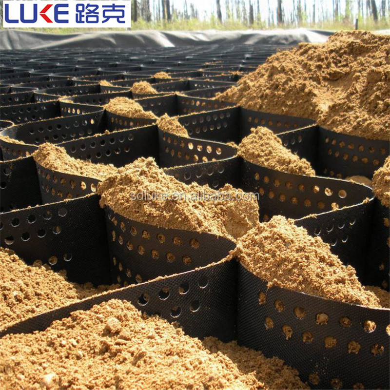 Three Dimensional Structure Honeycomb HDPE Geocell.jpg